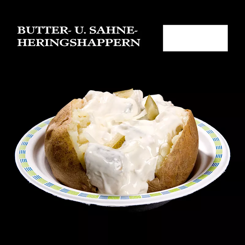 gebackene Kartoffel mit Butter und Sahne-Heringshappen gebackene Kartoffel mit Butter und Sahne-Heringshappen