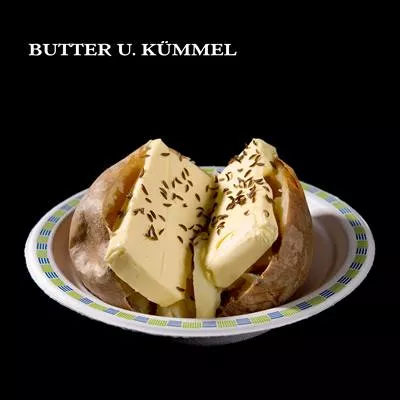 gebackene Kartoffel mit Butter und Kümmel gebackene Kartoffel mit Butter und Kümmel
